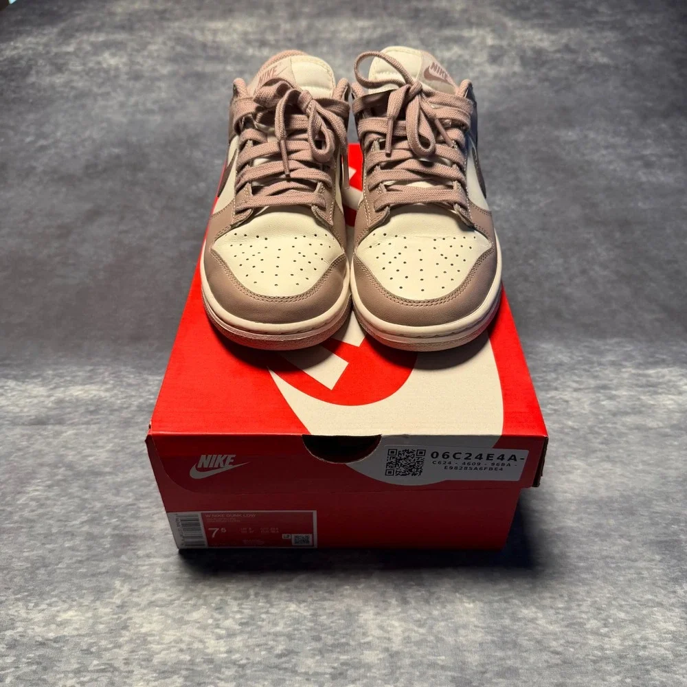 Nike Dunk Low SE Womens Sail Plum Eclipse Shoes Size 7‎ DM9465 101